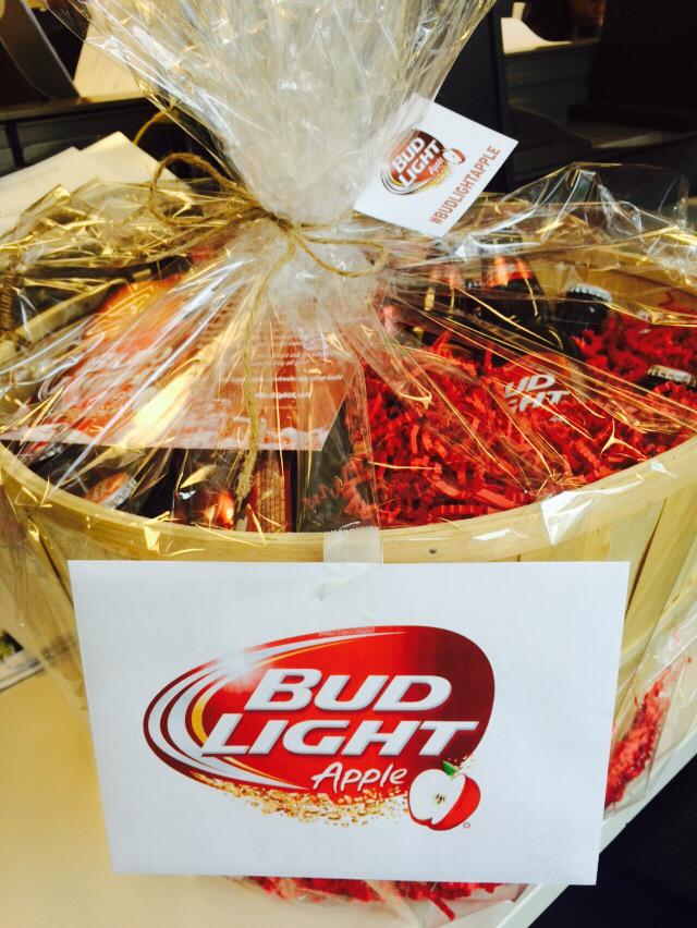 CanoeLifestyle's tweet photo. #budlightapple made our #HumpDay. Thanks @budlight and yumm! #nomnom #foodie http://t.co/tfPICEbS5H