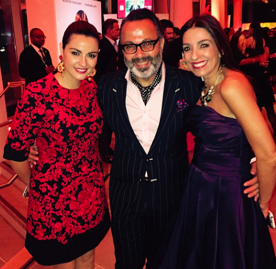KikaRochaModa's tweet photo. Siempre es emocionante encontrase con amigos que admiras! .@MaiteOficial  @ChristoCurlisto #50masbellos2015 http://t.co/cTrmaiMmHg
