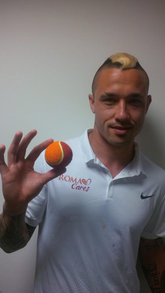 OfficialRadja's tweet photo. 'Roma Siamo Noi' #ShowYourColors http://t.co/KU6LzbzUpu