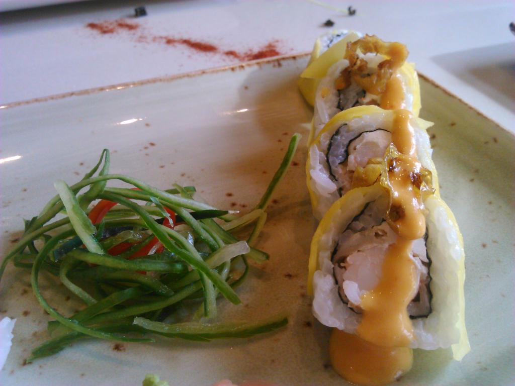 dzevallosgiglio's tweet photo. Nueva carta de sushi en @PFChangsChile innovadoras creaciones y exquisitos sabores #MeEncantó #SushiLovers http://t.co/yOsaiB9Wf2