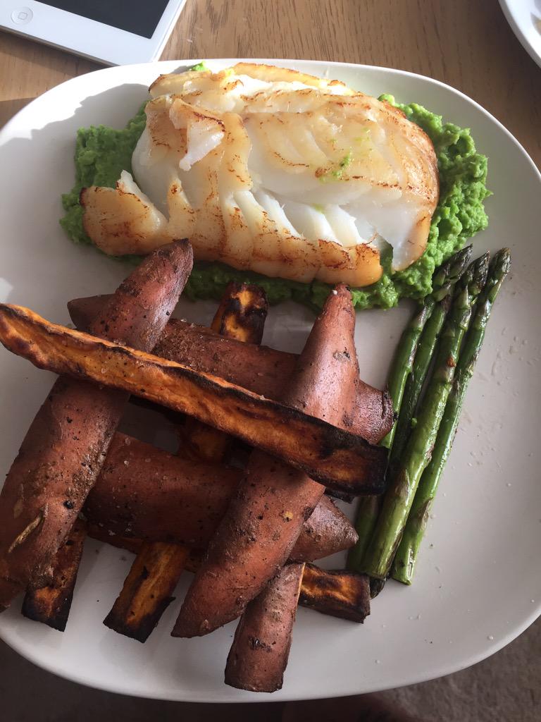 Scottymoore33's tweet photo. Thanks for the free smoked cod @SalesRealCatch was awesome 😋 #summerrig #fishnighteverynight 💪 http://t.co/xTERLI0teJ
