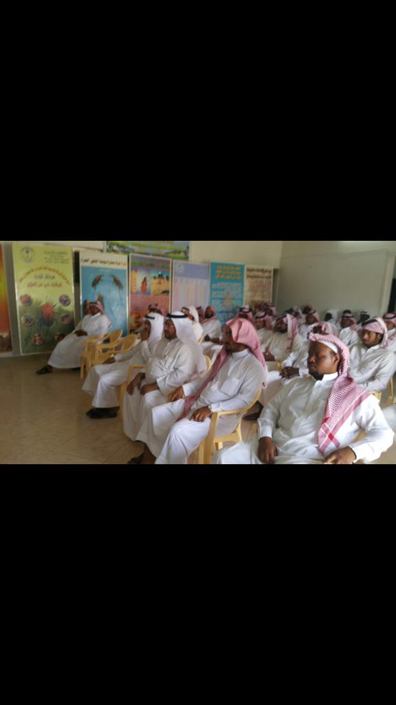 agririy2006's tweet photo. نظمت مديرية الزراعة بوادي الدواسر صباح هذا اليوم ندوة إرشادية بعنوان "اهم الافات التي تصيب النخيل" http://t.co/cept2m8pbm