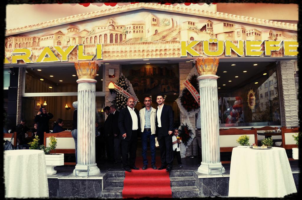 Sanatını konuşturan heykeltıraş sanatçımız Sayın Ahmet Bey'e vermiş olduğu emeklerinden ötürü teşekkür ederiz.