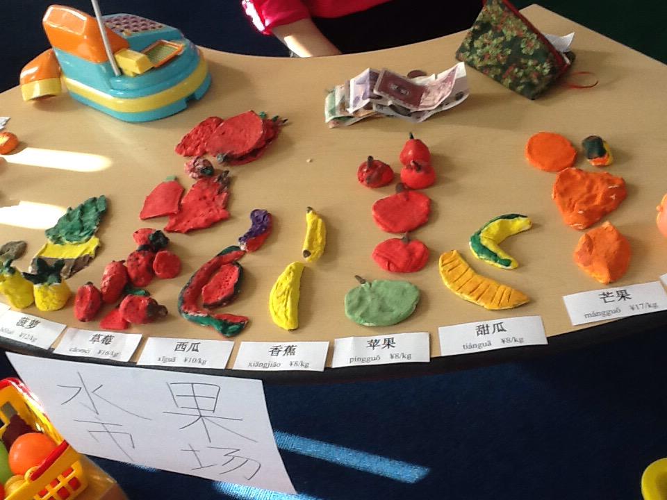 simonehaughey's tweet photo. Having too much fun with the healthy eating and fruit topic this term! #sharemandarin http://t.co/jEx3x86vBP