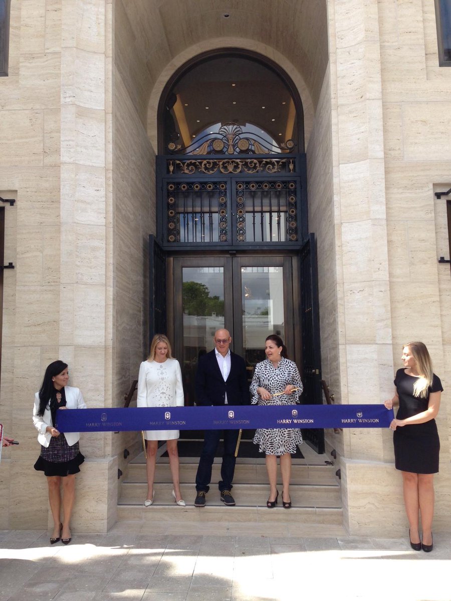 designdistrict's tweet photo. Craig Robins welcomes @HarryWinston to the Miami Design District! #HarryWinston #MiamiDesignDistrict http://t.co/mfqDDqHNUp
