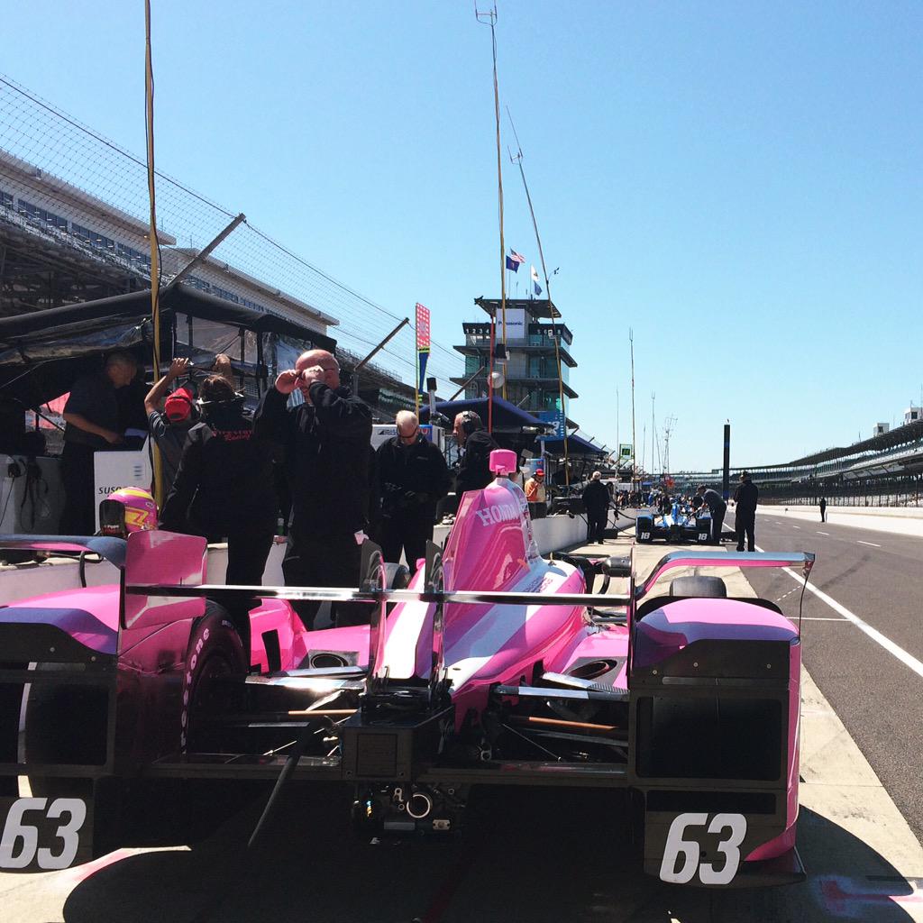 PippaMann's tweet photo. 226 so far today for the pink car! Maybe pink is color of the day? 😉 
#OnWednesdaysWeWearPink 
http://t.co/2BQWXR01L4 http://t.co/gkf5QosilI