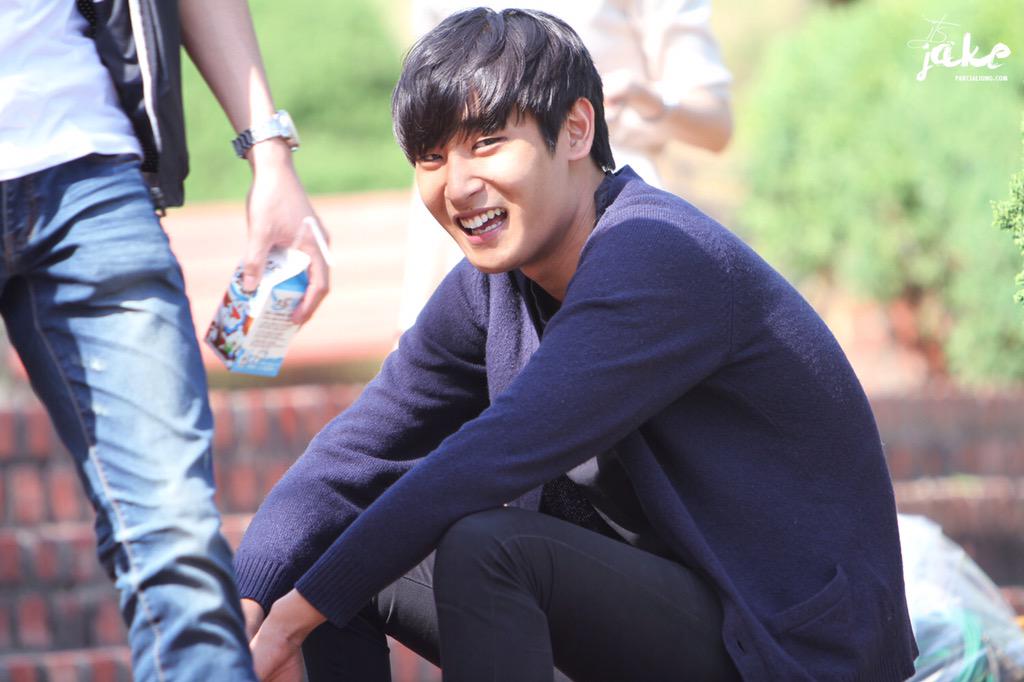 parcjaejung_com's tweet photo. 150513 단대서 만난 훈대딩 재정이(@parcjaejung) 22pics up! http://t.co/IpiLfsc0rN http://t.co/H1dsytCg3g