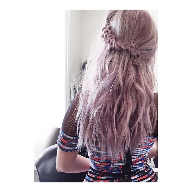 Happy birthday Debby Ryan! Your pastel hair is one of our fave red-carpet looks! 