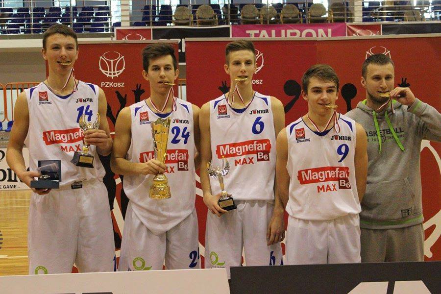 basketpoznan's tweet photo. #BBJP + #BTO = #MEDALE MistrzostwPolski #Srebro #U18PL #brąz #U20PL #złoto #3X3 #AllStars #MVP http://t.co/i9h4XqJiQ5 http://t.co/20n8k0x0GW