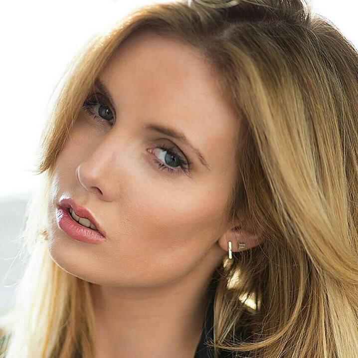RoseanneModel's tweet photo. #model #commercial #face #sun some of my work xx http://t.co/59NCHt6Qx3