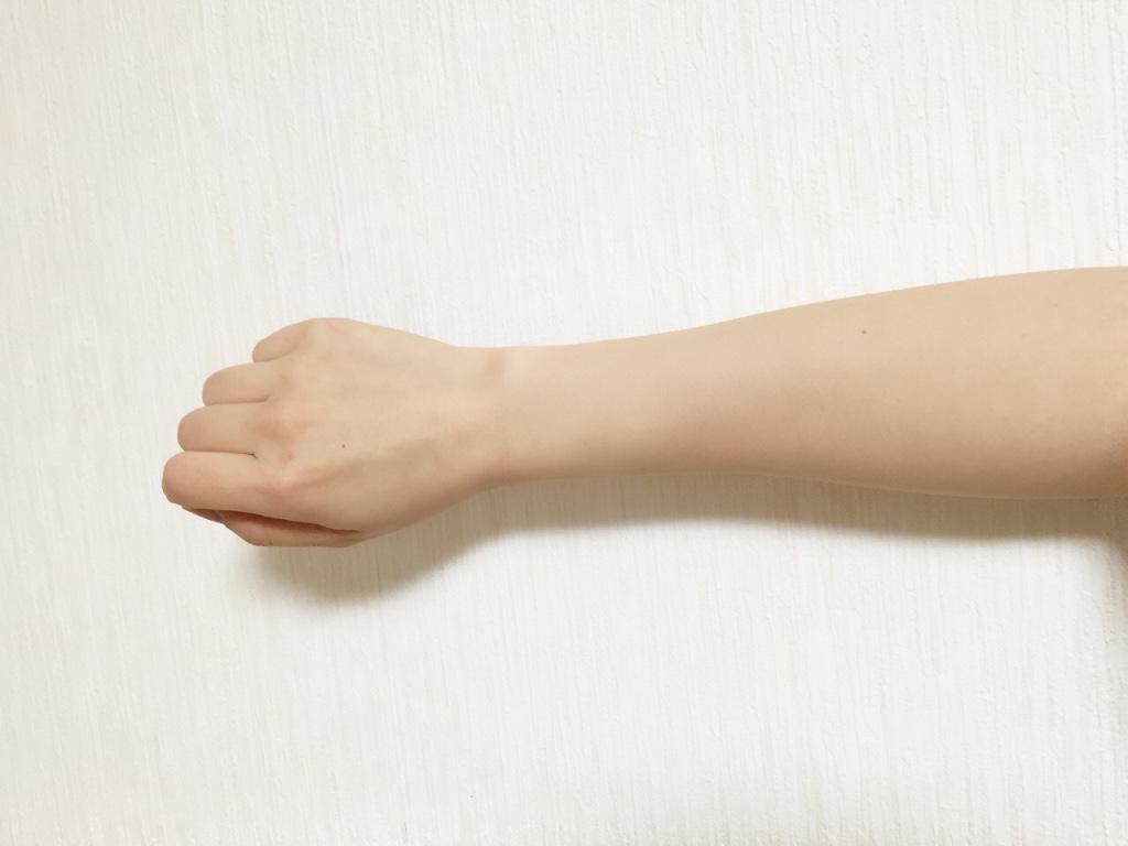 魔法使いの暮らし方 エリサ Rinca Yukishiro 骨格診断タイプの手を比較 企画に参加します 骨格 タイプはナチュラル 身長は154cm 手のひらの大きさは16cmくらい 手首の一番細いところで外周13cm 厚さ比較に用いた本は1 5cmです Http T Co