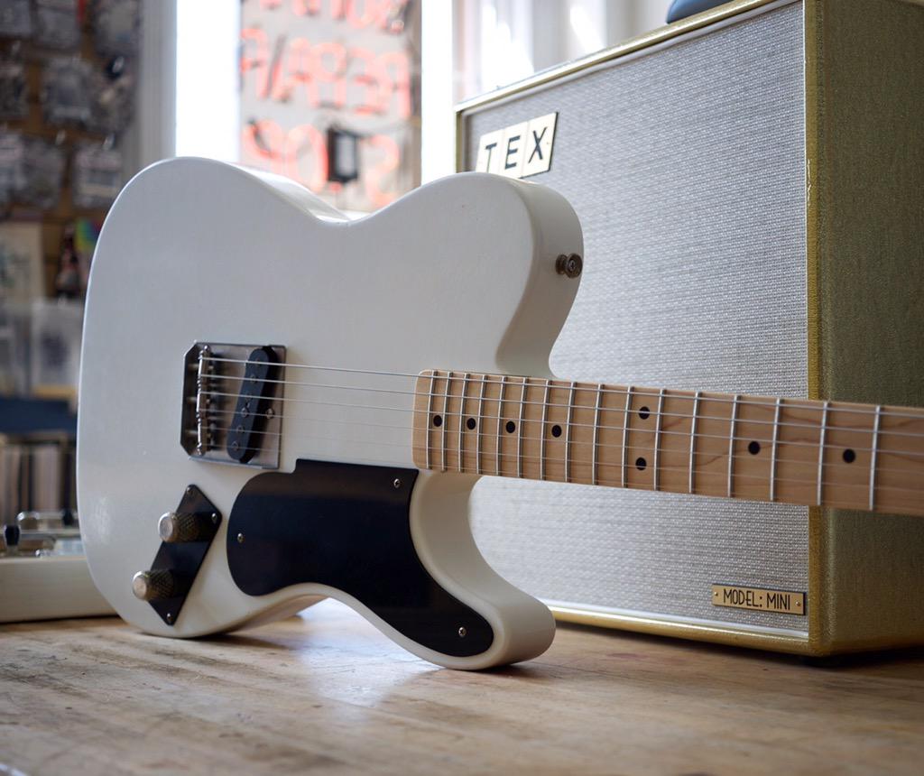 ShyboyGuitars's tweet photo. Shyboy Guitars '49 Snake Head Prototype @LollarPickups @ShyboyTex #guitar #electricguitar #relicguitar http://t.co/3YTpdIJiQS