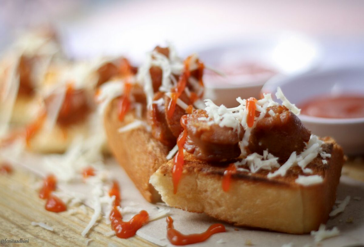 MagicWok_Tavern's tweet photo. Buat kamu yang suka ngemil yu dicoba Toast BBQ Cheese Sausage by @MagicWok_Tavern ^_^ Jl. Kesatriaan No 16 Bandung http://t.co/Sm0UPDFcdi