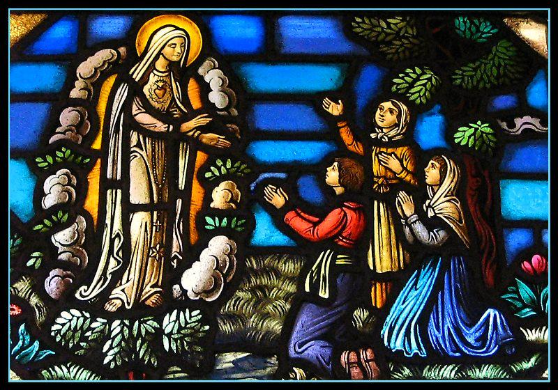 MVickroyPeralta's tweet photo. Our Lady of Fatima appeared to three shepherd children - Lucia, Jacinta, and Francisco - in Portugal in 1917. http://t.co/GeO5eXFmsE