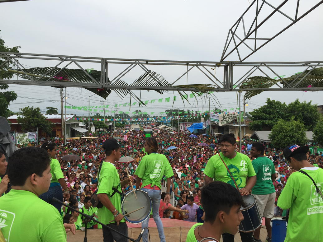FuerzaJovenPVM's tweet photo. Batucada #FuerzaJoven animando a Pijijiapan #12DeMayo #TeoVa @AristeoTrinidad @PVEMPIJI @partidoverdemex http://t.co/nydeo6XJz6