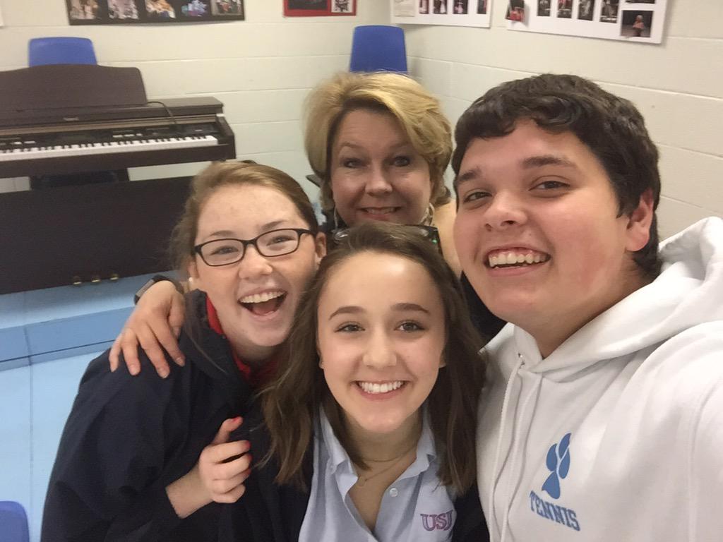 tammygrantebc's tweet photo. Last day with this precious group! #APTOM #apmusictheory @alielizabeth99 @peftoalex @maggieae6 http://t.co/DA1zLSXxAo