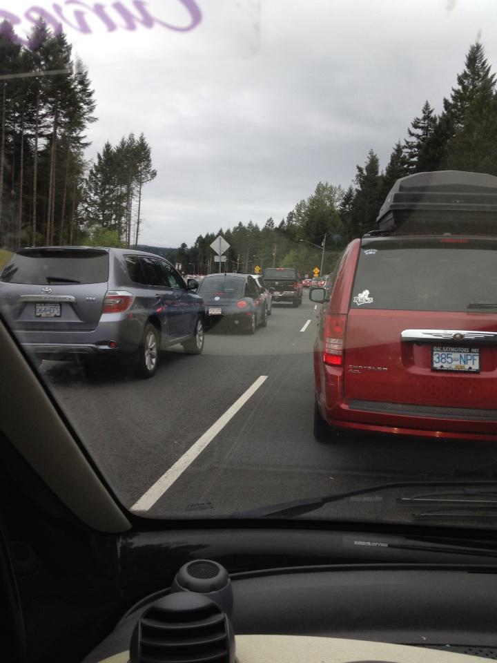 StellysLibrary's tweet photo. @ontheisland #malahat we were moving but now traffic is at a complete standstill. http://t.co/D4riv1Lgul