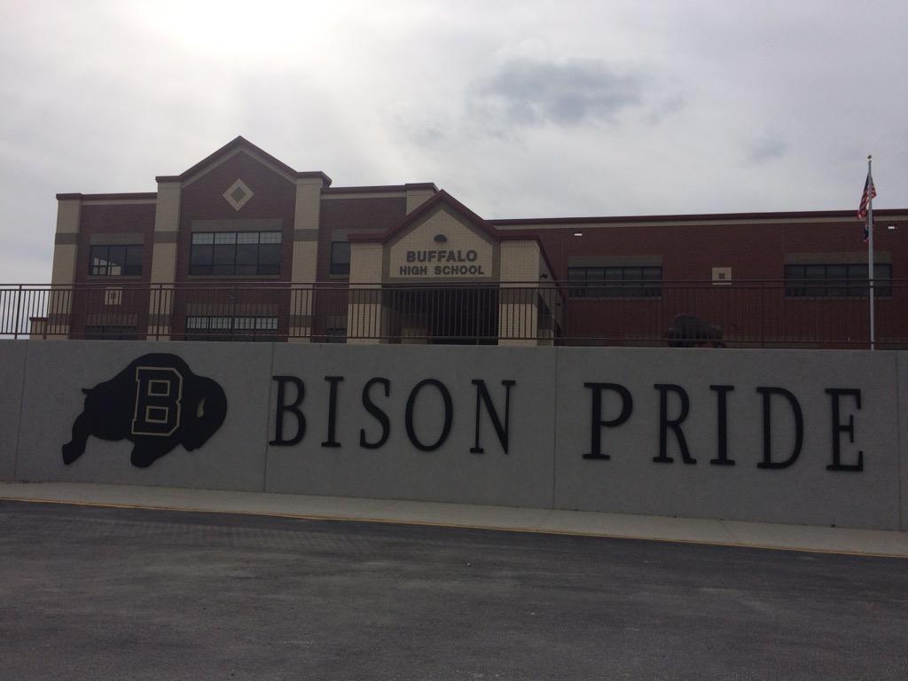CoachPFieldTurf's tweet photo. Great visit w/ Coach Hammond at Buffalo HS. #wyojackets #2016prospects @BHSUFootball http://t.co/ZA0mYgeAeH