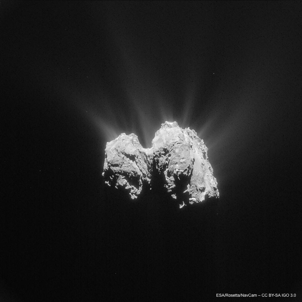 ESA_Rosetta's tweet photo. Caught a spectacular side-on view of #67P on 3 May http://t.co/8GBQvUlDbc #CometWatch http://t.co/7dxBpSR3H6