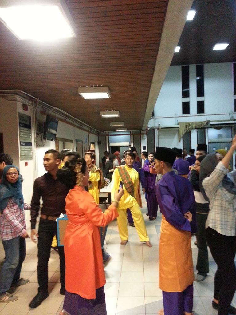 MDV2015UiTM's tweet photo. It was a great show. Thank you everyone for coming &amp; supporting our event 😘😘 #uitm #mdv2015 #prismaseni http://t.co/Lx4sLO887M