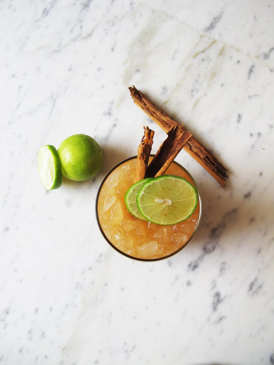 santapizza's tweet photo. ¡Buongiorno! Empieza el día con nuestro rico jugo Durazno Especial. Mmm…  #SantoMomento http://t.co/bBg0uPRxP5