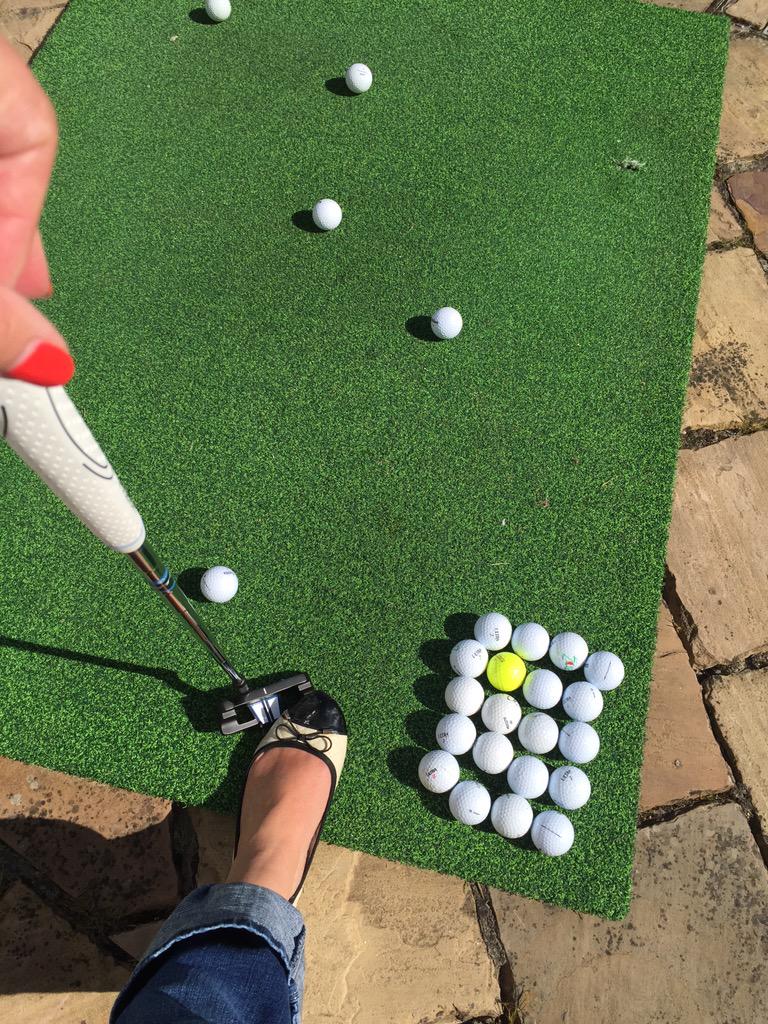 carolbrill's tweet photo. @JewelInATeacup @healthyforyouIE @ElaineARoche #beatingchocloatecraving #golfpracticeathome #FootSelfies #onetwothree http://t.co/C0LmvUE4jJ