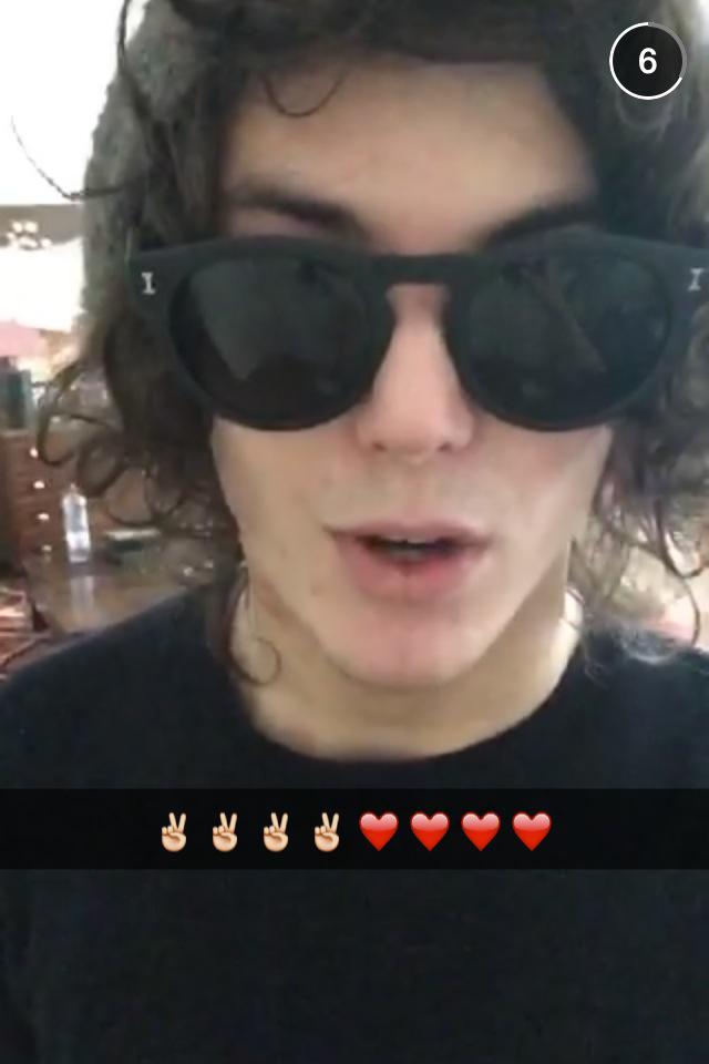 ComeTheVoice's tweet photo. Côme part en studio pour enregistrer des titres ! Il bosse et s'éclate énormément! via snap 👻 #TeamCome http://t.co/5NXS8DsIZn