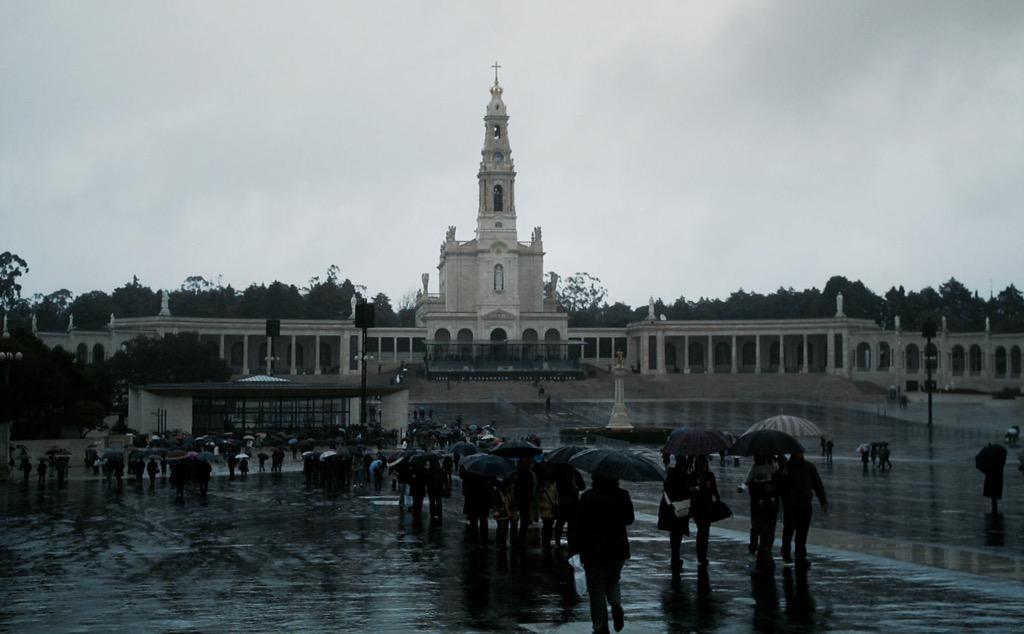 JeanPaulVC's tweet photo. #Fatima2015 nuestra devoción al Corazón Inmaculado, 13 de mayo Virgen de Fátima: el poder de la oración y del Rosario http://t.co/6XtxPsDJNT