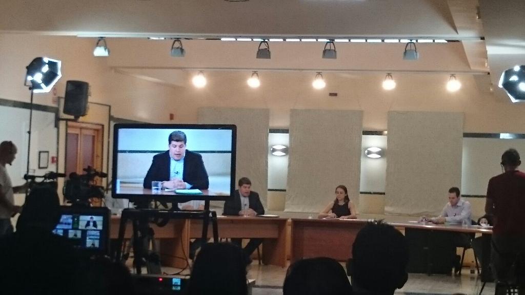 durcal_ci's tweet photo. Ayer Durcatel realizo su debate entre candidatos en el que participo nuestro @JorgeAlhambra #Durcalentretodos http://t.co/JPFlg6rNTK