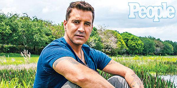 people's tweet photo. .@Creed frontman @ScottStapp candidly opens up about his psychotic break http://t.co/H1nD2zJEXR http://t.co/QKOOPbDbQc
