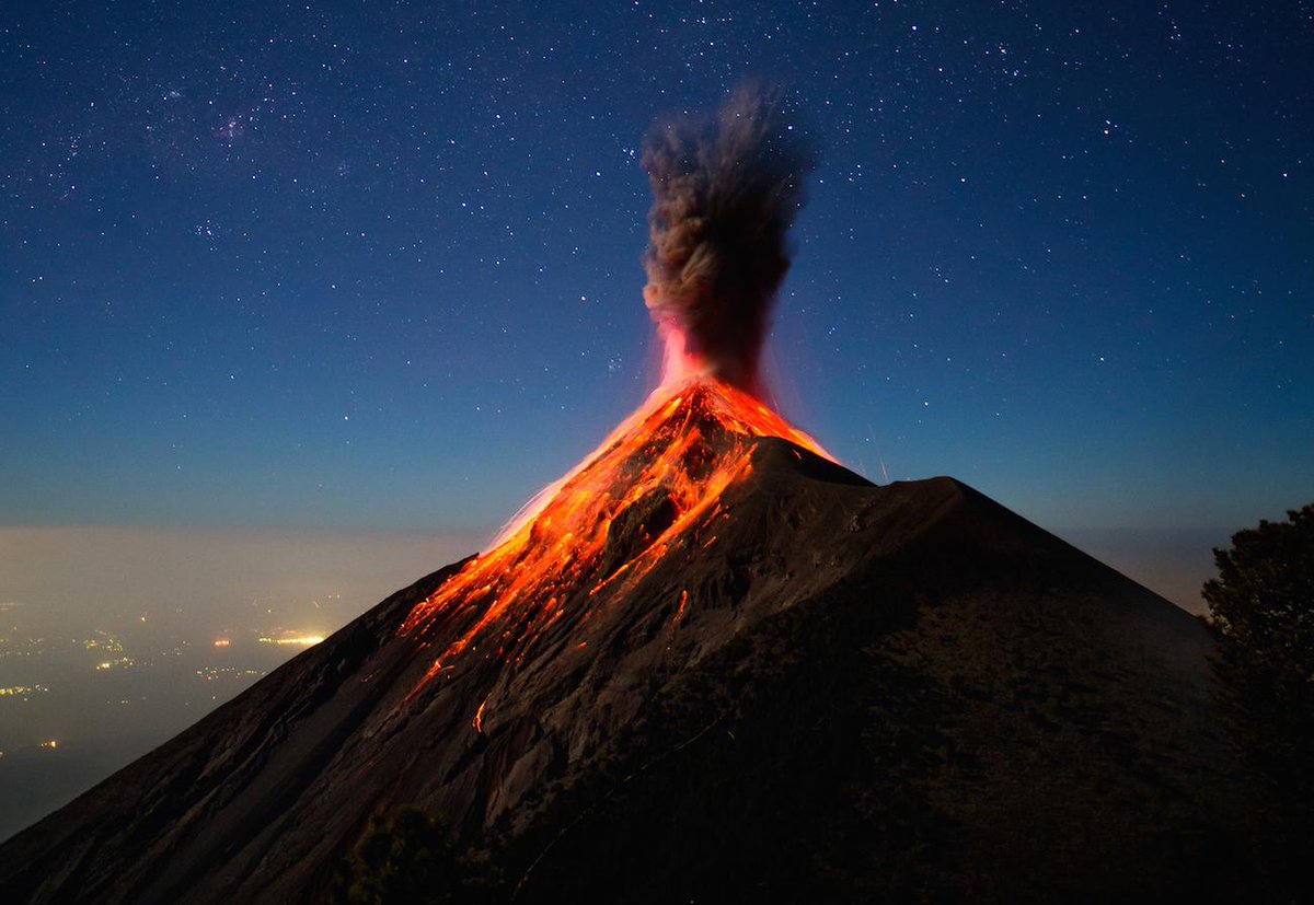 500px's tweet photo. The Story Behind These Heart-Stopping Photos of Volcano Fuego Erupting https://t.co/TSEFudq202 http://t.co/e7pKBruSVn