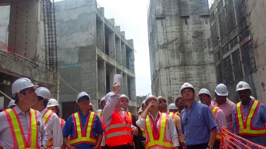 fedehumbert's tweet photo. En estos días estuve inspeccionando el nuevo Hospital Manuel Amador Guerrero, en la Provincia de Colón. http://t.co/kVkzHWEE1k
