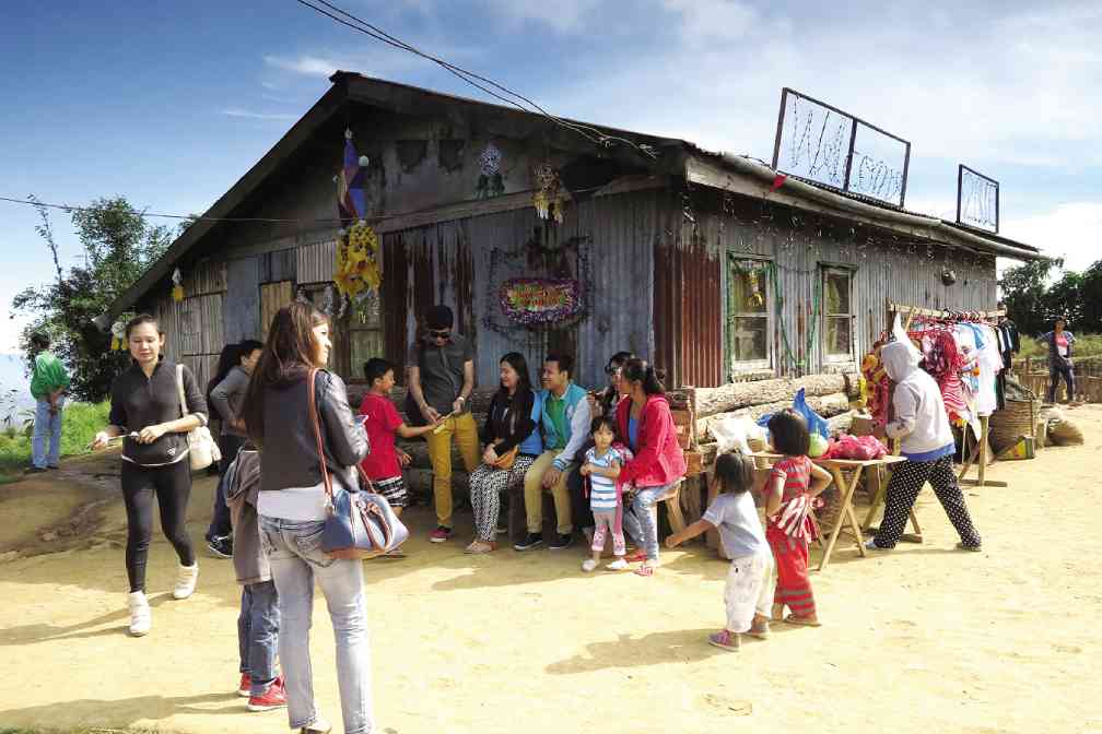 inquirerdotnet's tweet photo. ABS-CBN adopts wait-and-see stance on CA order to stop filming #Forevermore http://t.co/JiozVt2UYD | @InqEnt http://t.co/XbaJf5QtZv
