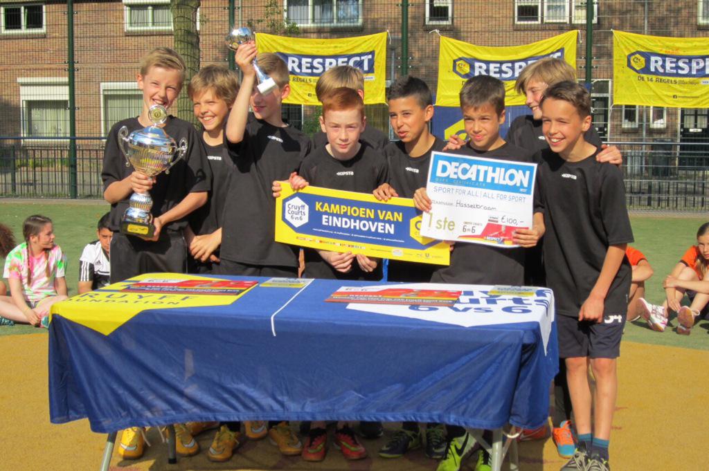 PSV's tweet photo. De jongens van De Hasselbraam en de meiden van Reigerlaan hebben de finale van het PSV/Cruyff 6vs6 toernooi gewonnen. http://t.co/xMBd5QiFJ2