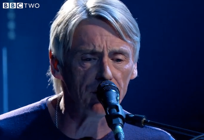 PaulWellerClub's tweet photo. #PaulWeller performs Saturns Pattern on Later… with Jools Holland (12 May 2015): https://t.co/lFQYj9FsH0 http://t.co/MgRsHpVaHK