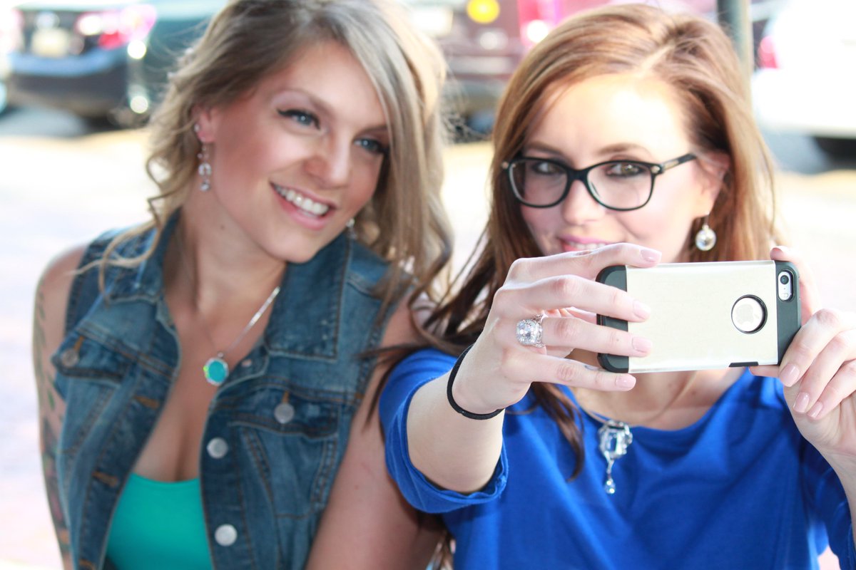 Kalypsotwistz's tweet photo. #Jewelrytherapy #jewelryfun #interchangeable #kalypsotwistz #selfie http://t.co/RhaDqOA4rz