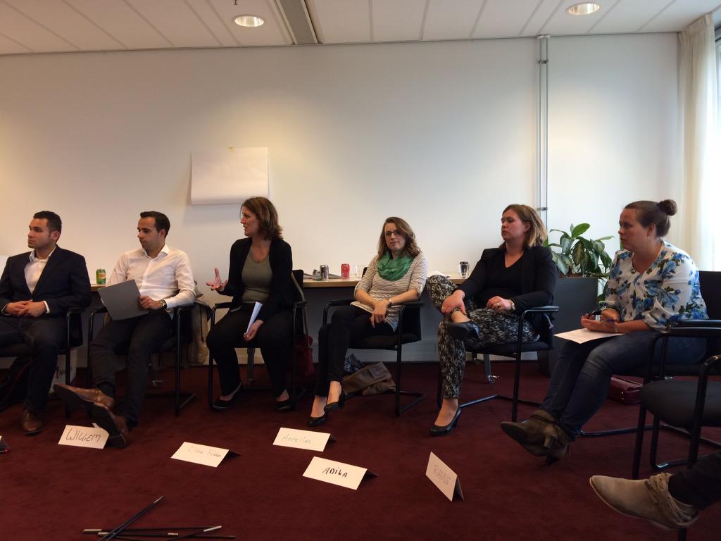 Nicolettevdh's tweet photo. Helden, creatieve werkvormen en teambuilding! #training #werksessies met @ConclusionComm collega's en @trainkoets http://t.co/aVNRiATx1K