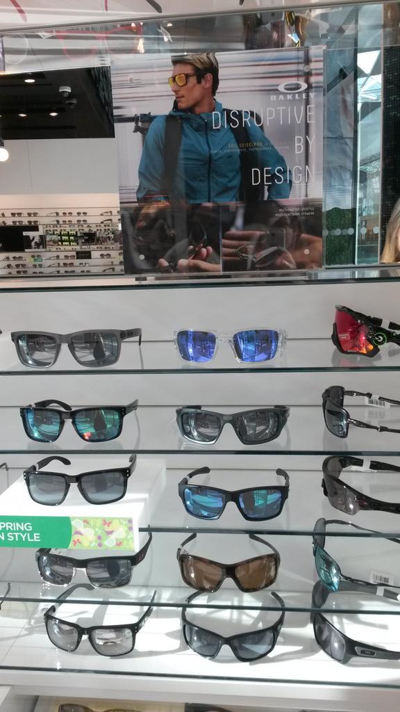 sophiegailrae's tweet photo. Oakley convert.... loved them so much they only got 7 of them!!..... #Luxotticafirst @LUXclusives @LUXDOIT2014 http://t.co/N5omFGJ0Ky