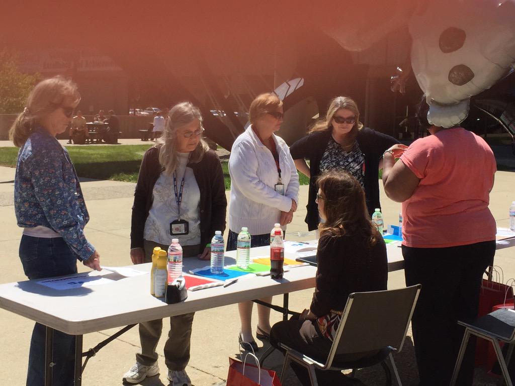 Start at the registration table. #UofLSMARTice