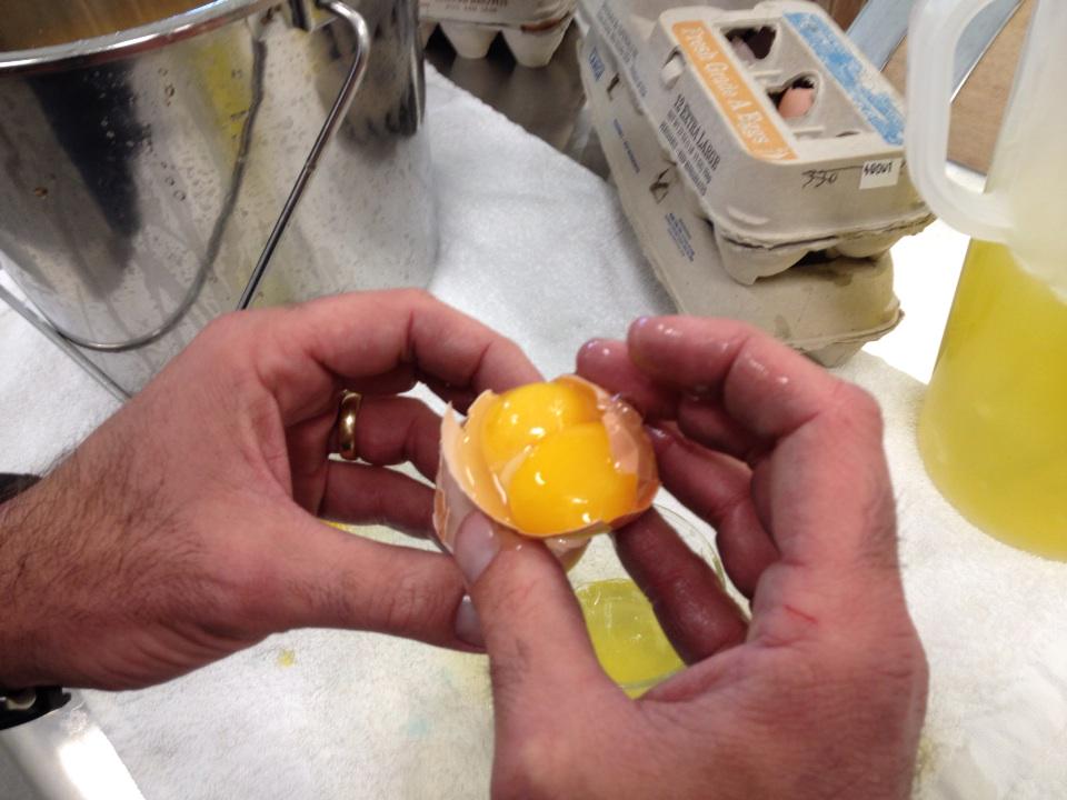 josie_lynn's tweet photo. 63rd egg was a twin! Fining some Marquette today! #mnwines #thankschickens @Dexterchocolate @ChankaskaWines http://t.co/vIqgkPLK9J
