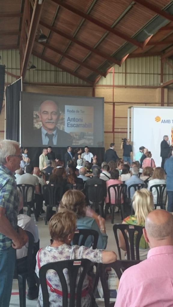 ciuroda's tweet photo. Des de #Vic presenten el ostre candidat a l'alcaldia de #Rodadeter,  Antoni Escarrabill! @ciuosona http://t.co/sJKOmeHpR3