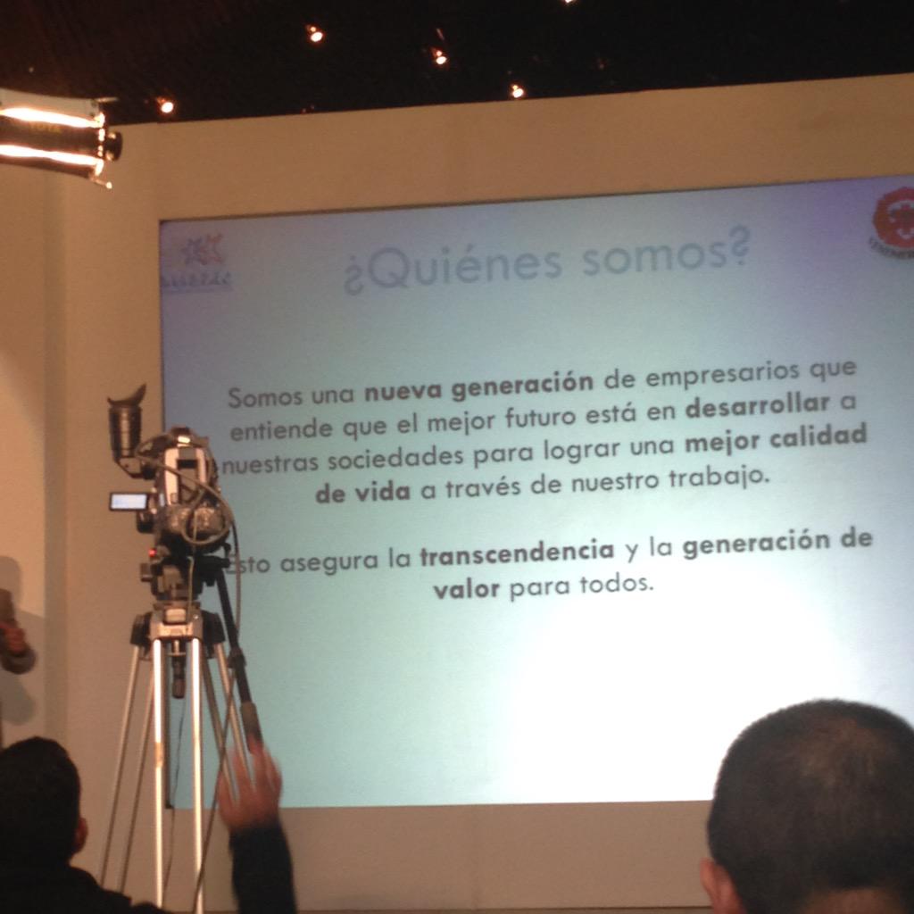 cocinasegura's tweet photo. Así cierra @AndresSimonG fundador de @Venemergencia TRASCENDER #PSoc2015 http://t.co/IXVJadubvy
