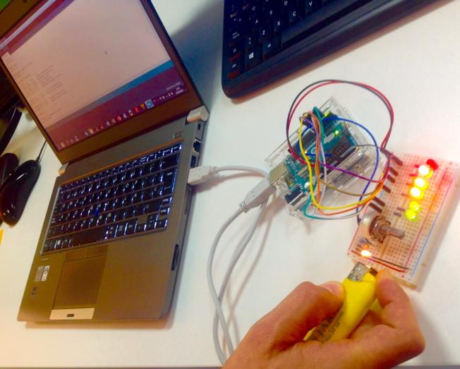 Hugoodear's tweet photo. Pasando calor en el Taller #CODEMadrid #CTIFCapital http://t.co/3clDrZtJJA