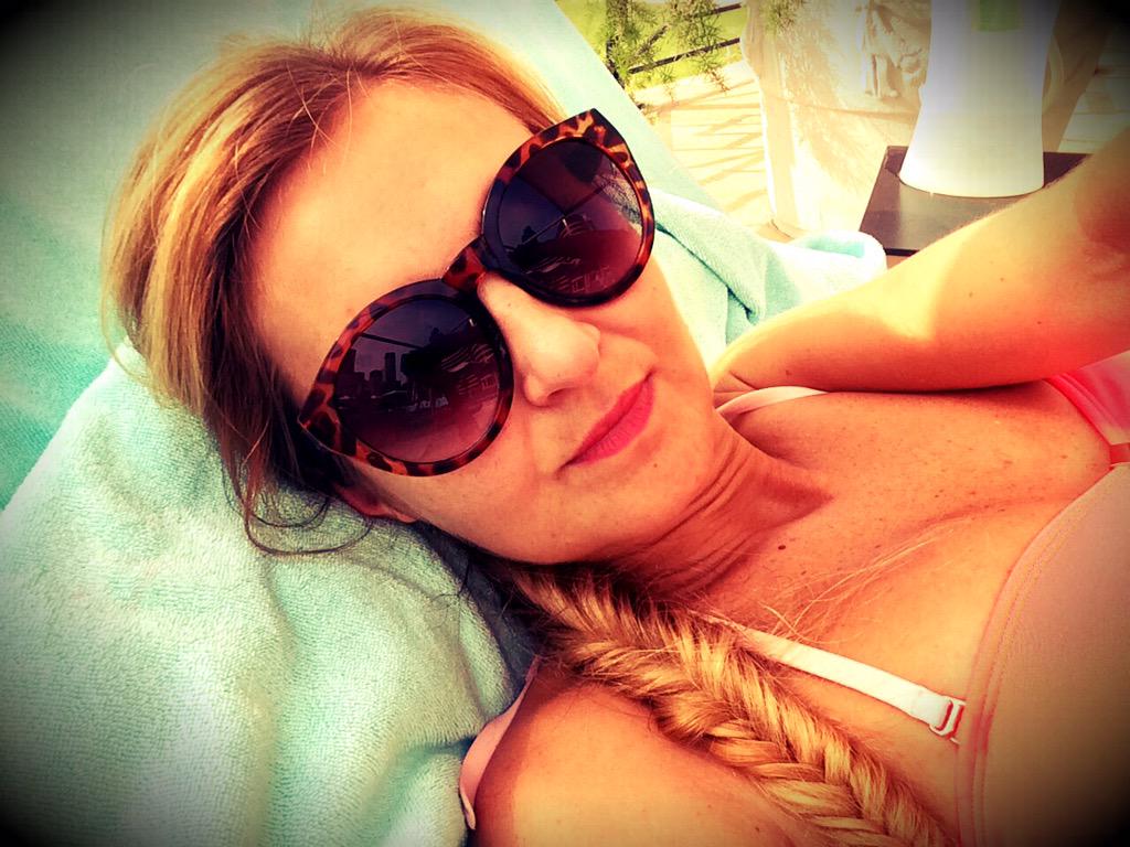 sumzagrox's tweet photo. Chilling #selfie #sun #sea http://t.co/6D0qsJWnNA