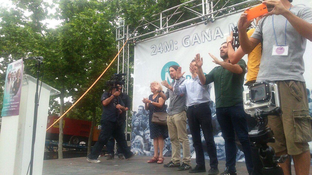 PODEMOS's tweet photo. Empieza #EsAhoraMadrid. Aquí podéis seguirlo en directo: https://t.co/fm6KY9W5rF http://t.co/aRXTDn5byg