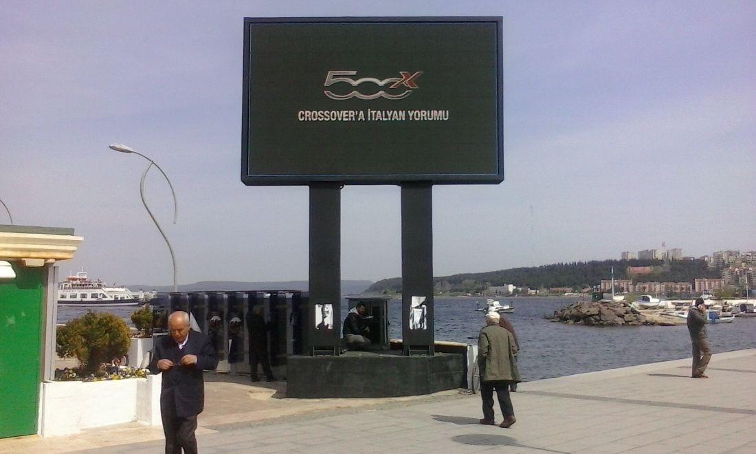 mersolak3's tweet photo. Karadeniz de ki 5 büyük ilde dev #ledekran larda 1 aylik #reklam   3500 tl #tanıtım #billboard #megalight #mobilwall http://t.co/aWbKgg8nEo