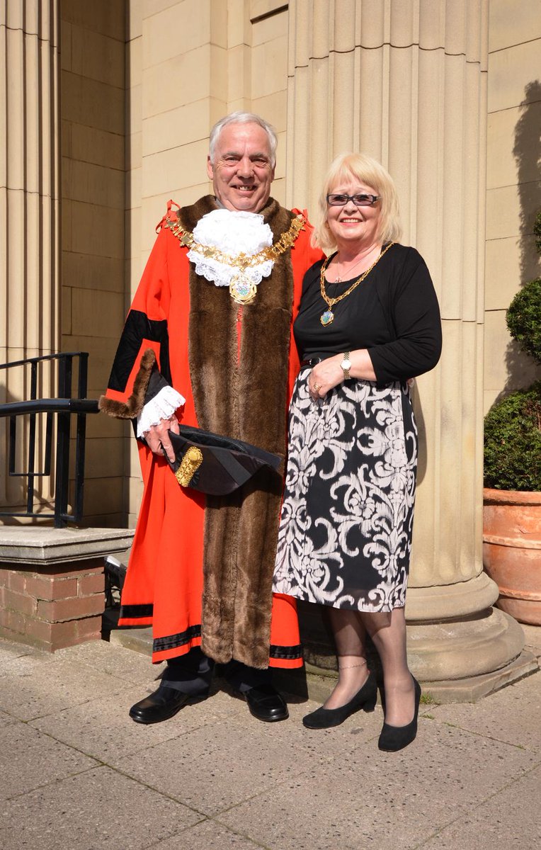 NBBCouncil's tweet image. Introducing the new Mayor of Nuneaton &amp;amp; Bedworth, Cllr Barry Longden and Mayoress Joan.
ow.ly/MUwVF
