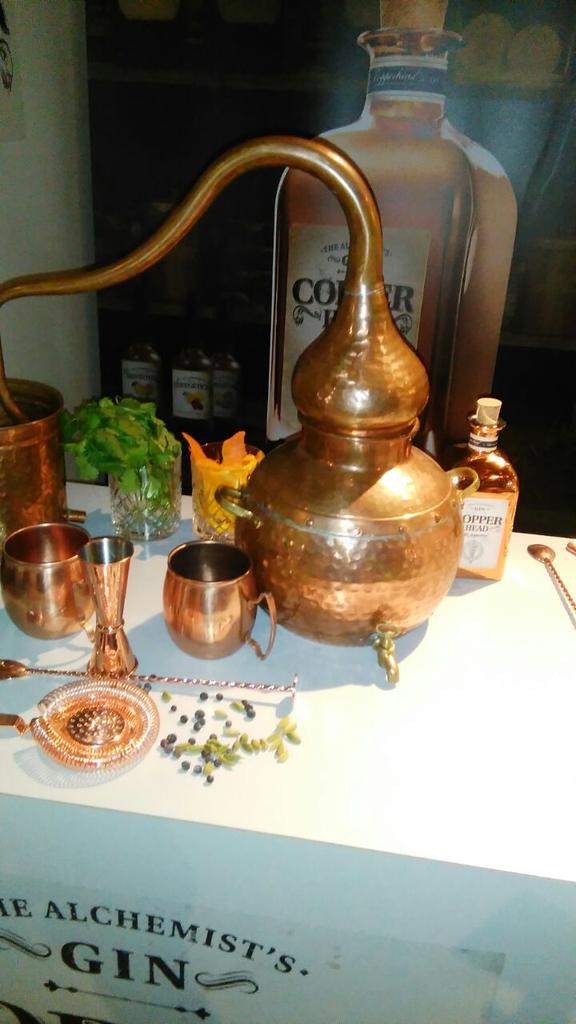 ariasguarin's tweet photo. En la #presentación de la #gin #Copperheadgin  . Evento #Ginmotive2015 #Madrid  @auracafe_murcia @CopperheadGin http://t.co/Rdk4amyY0E