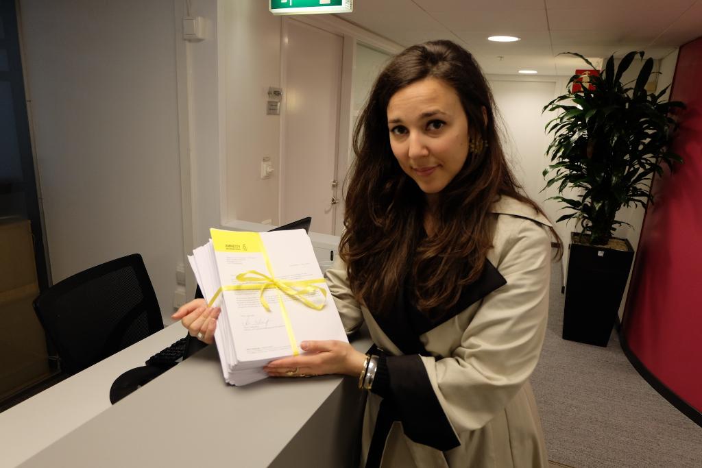 AmnestySverige's tweet photo. 94 000+ signatures from @amnestyfinland, @Amnesty_Norge &amp; @AmnestySverige to Paraguay, for raped and pregnant 10-y.o. http://t.co/xGmFdX4xYh