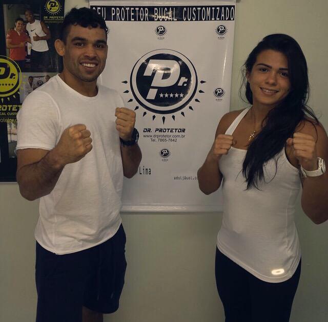 ClaudiaGadelha_'s tweet photo. Hoje foi dia de proteger o sorriso com o melhor protetor bucal. || The best mouthguard. 
#teamgadelha  #drprotetor http://t.co/MVGdM3AXeV